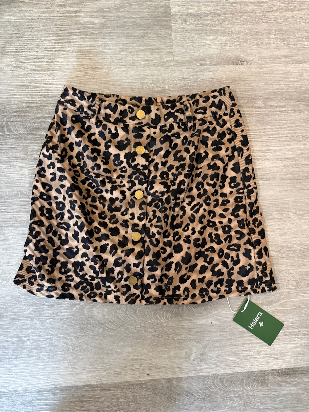 Halara Leopard-Print Button Mini Skirt/ skort in Tan and Black XS